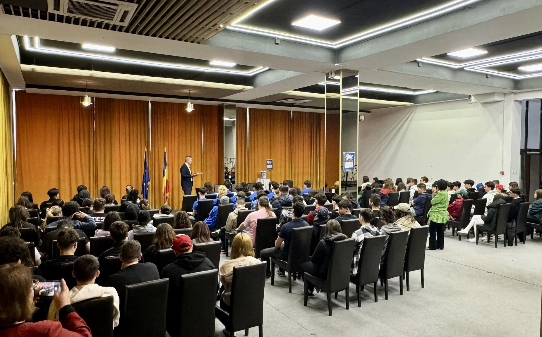 Fight Fake News event at the “Viilor” Economic College in Bucharest 